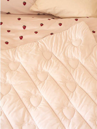 [Sleep] Strawberry Pattern Quilted Blanket