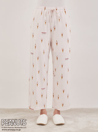 This Snoopy loungewear Pajama for women has a printed design Snoopy and Woodstock taking a nap on top of realistic Gelato. This is one of the coziest loungewear Pajama on the market. Hue pink