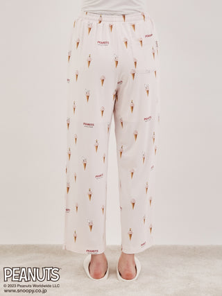 This Snoopy loungewear Pajama for women has a printed design Snoopy and Woodstock taking a nap on top of realistic Gelato. This is one of the coziest loungewear Pajama on the market. Pink Pajama