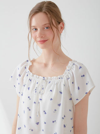 Woman wearing Floral Print Smocked Crop Top with blue daisy pattern.