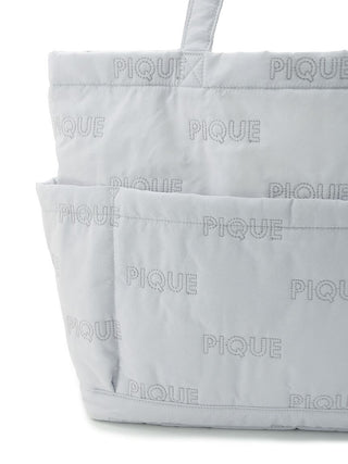 PIQUE Quilting Totebag with embossed logo pattern in soft quilted fabric, showcasing chic functionality and everyday luxury.