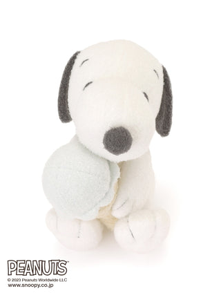 A very popular collaboration with "PEANUTS" and Gelato Pique for a special Snoopy stuffed toy animal holding a refreshing mint-colored gelato. This is made of our popular smooth material. Front