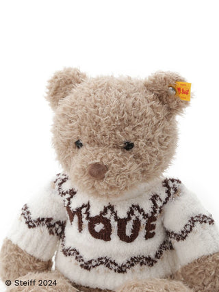 Steiff Teddy Bear Jimmy wearing a cozy sweater in the collaboration with Gelato Pique, featuring signature soft texture, Steiff 2024.