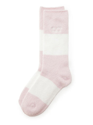 Smoothie 2 Border Fuzzy Socks with pink and white stripes, made from soft smoothie fabric, offering warmth and elegance.