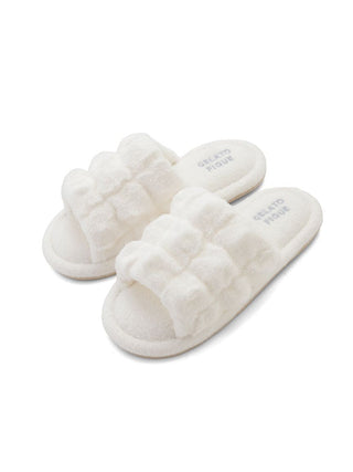 Bubble Moco Cozy Bedroom Indoor Slip On Shoes in OFF WHITE, Women's Lounge Room Slippers, Bedroom Slippers, Indoor Slippers at Gelato Pique USA.