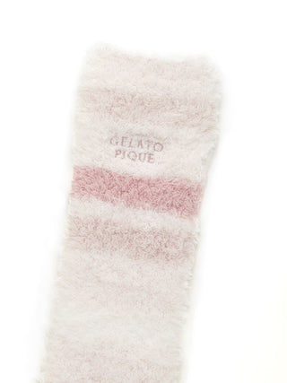 Fluffy pink Gelato Pique leg warmers with gradient borders and logo embroidery, designed for warmth and style.