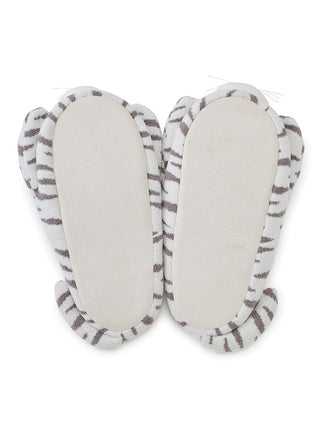 Gelato Pique USA white tiger slippers with fluffy knit design, featuring three-dimensional tiger elements for premium loungewear and sleepwear.