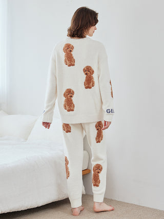 Cozy white sweater and pants set with brown toy poodle motifs by Gelato Pique, featuring soft moco fabric for a warm and playful style.