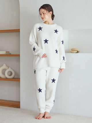 Cozy Gelato Pique USA off-white star-patterned pullover and pants for premium loungewear and sleepwear, perfect for home lounging.