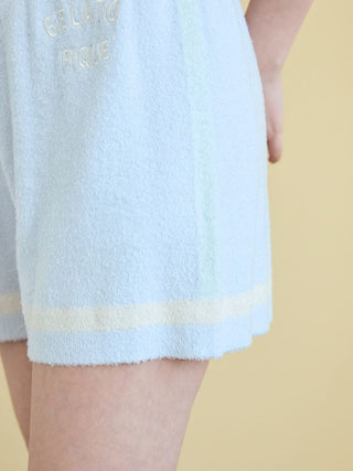 Smoothie Trim Line Short-sleeved Pullover & Shorts Set