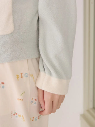 Airy Moco Painter Bear Cardigan