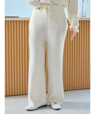 Cozy white Gelato Pique USA Temperature-Control Smoothie Lounge Pants, premium knit loungewear and sleepwear for chilly early spring days.