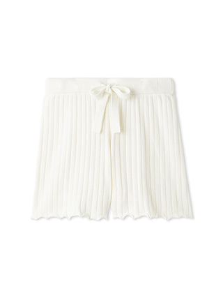 Off-white ribbed shorts with a delicate frill hem and bow accent, featuring a feminine and soft knit texture for versatile styling.