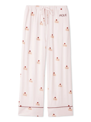 Sweet shortcake-print rayon pajama pants with piping details, featuring a whimsical strawberry cake motif on silky fabric.