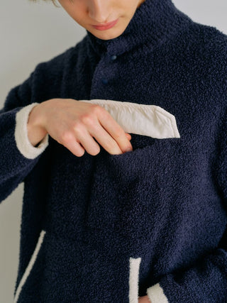 [BEGIN] Men's Powder Color-scheme Pullover