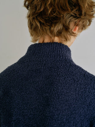 [BEGIN] Men's Powder Color-scheme Pullover