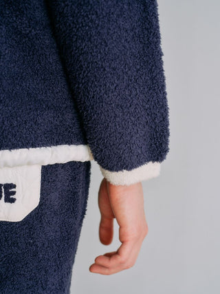 [BEGIN] Men's Powder Color-scheme Pullover