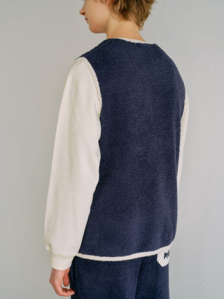 [BEGIN] Men's Powder Color-scheme Vest