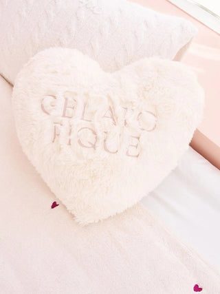 [Sleep] Heart Fur Cushion - view 3