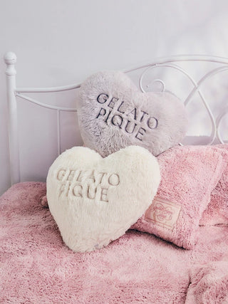 [Sleep] Heart Fur Cushion - view 4
