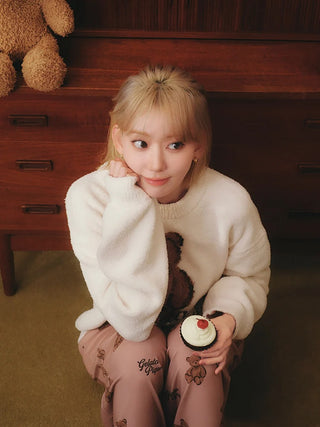 SAKURA from LE SSERAFIM wearing brown  Rayon Bear Pants