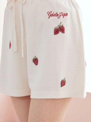 Airy Moco Strawberry Jacquard Shorts