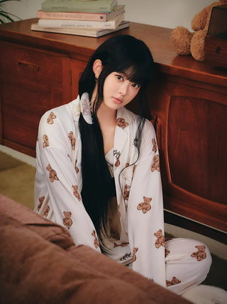 HONG EUNCHAE from LESSERAFIM wearing off-white Rayon Bear Shirt