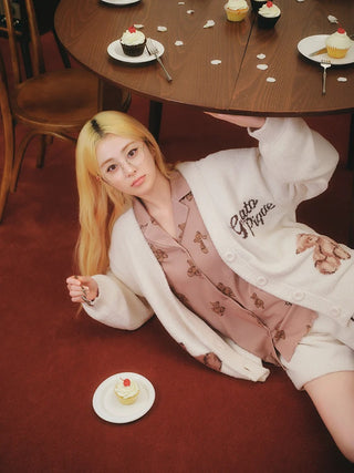 HUH YUNJIN from LE SSERAFIM wearing pink Rayon Bear Shirt.