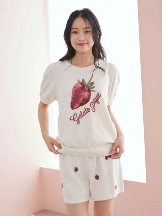 Airy Moco Strawberry Jacquard Shorts