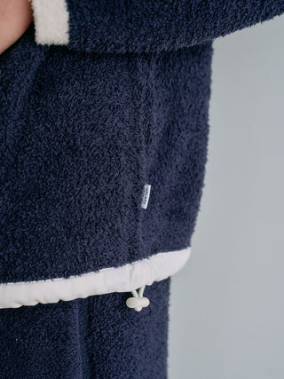 [BEGIN] Men's Powder Color-scheme Pullover