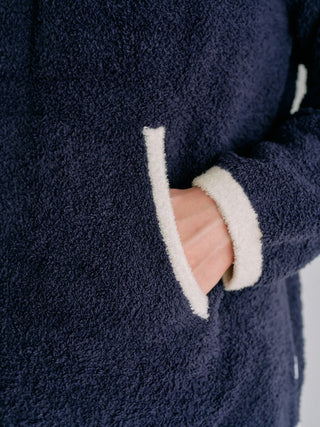 [BEGIN] Men's Powder Color-scheme Pullover