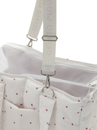 CAT & DOG Strawberry Quilted Carry Bag by Gelato Pique USA. A fluffy cotton strawberry print tote quilted bag for adults. The zippered top cover fits dogs and cats up to 6 kg. 