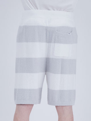 Smoothy 2 Border comfy shorts with a refreshing color combination of white and bluish gray with an upper knee length are perfect for the upcoming summer season.