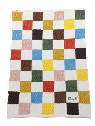 EAMES Air Moco Check-patterned Blanket. A light knit series made of "Airmoko" material, which has a checkered pattern inspired by "EAMES" by Gelato Pique USA. 