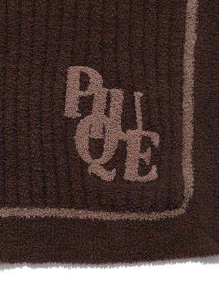 Bitter Blanket, a Baby Moco Blanket with Bitter Cacao Scent by Gelato Pique USA. Match it with loungewear made of the same material to enjoy a luxurious pair coordination.
