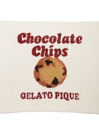 Wrap yourself up in warmth and comfort with the Gelato Pique USA Cookie Jacquard Blanket. Made of ultra-soft, 100% polyester.  Feel the warmth of its soft texture and enjoy the delightful pattern of chocolate chip cookies.