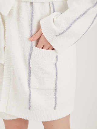 Indulge in luxury with our water absorbent robe gown made from soft and breathable moco fabrics. Experience ultimate comfort and functionality with this luxurious robe gown. Perfect for lounging or drying off after a shower or swim.